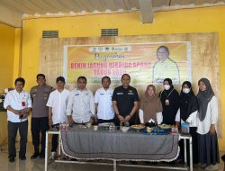Dukung Swasembada Pangan, Lukman B Kady, Serahkan Bantuan Benih Jagung ke Petani di Takalar 