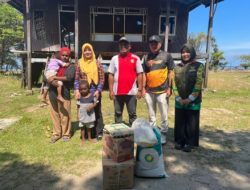 Ny. Dewi Sri Ekowati Firdaus Salurkan Bantuan Sembako dan Santunan ke Warga Miskin di Desa Laikang