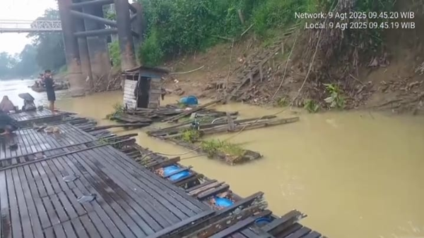 Limbah Tambang Ilegal Banjiri Sungai Sekadau, Ratusan Mesin Dibiarkan