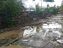 Akses Utama Punaga Mirip Kubangan, Perbaikan Tak Kunjung Dimulai