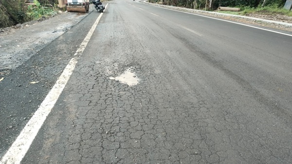 CV Tunas Karya Disorot, Jalan Nasional Pekkae–BTS Soppeng Diduga Dikerjakan Asal Jadi