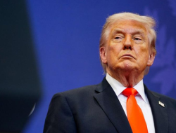 Operasi Militer AS di Selat Hormuz Dihentikan, Trump Buka Suara