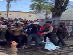 Ricuh di Takalar! Massa Ngamuk, Pagar Kantor Bupati Dirobohkan