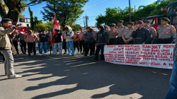 Aksi Panas di Polda Sulsel, Mahasiswa Bongkar Dugaan Tambang Ilegal hingga Mafia BBM di Sinjai