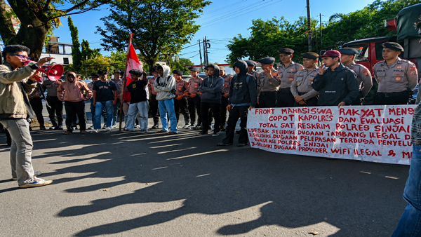 Aksi Panas di Polda Sulsel, Mahasiswa Bongkar Dugaan Tambang Ilegal hingga Mafia BBM di Sinjai
