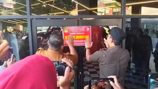 Polisi Bertindak Tegas, Tiga Pemilik Helen’s Night Mart Jadi Tersangka Kasus Pesta Gay