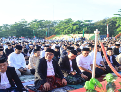 Bupati dan Wakil Bupati Takalar Salat Idul Adha Bersama Ribuan Warga di Lapangan HM Daeng Sibali