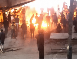 Kericuhan Geng Motor Vs Warga di Makassar, Satu Motor Trail Dibakar