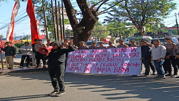 KP-FRI Kepung Polda Sulsel, Desak Polisi Bongkar Dugaan Mafia BBM dan Rokok Ilegal di Sinjai