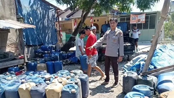 BBM Subsidi Ditimbun, IA Diciduk Bersama 107 Jeriken