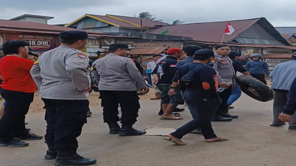 Demo Nelayan Memanas, Sosok Mengaku “Preman” Bikin Massa Bertanya