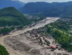 Banjir Maut Lumpuhkan Nepal-China, 384 Wisatawan Belum Ditemukan