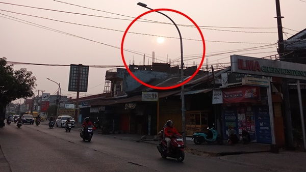Langit Makassar “Diselimuti Racun”, Kabut Asap Karhutla Bikin Warga Waspada